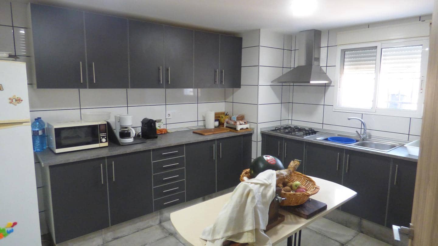 7 slaapkamer Villa te koop in Montroy met zwembad garage - € 275.000 (Ref: 8218133)