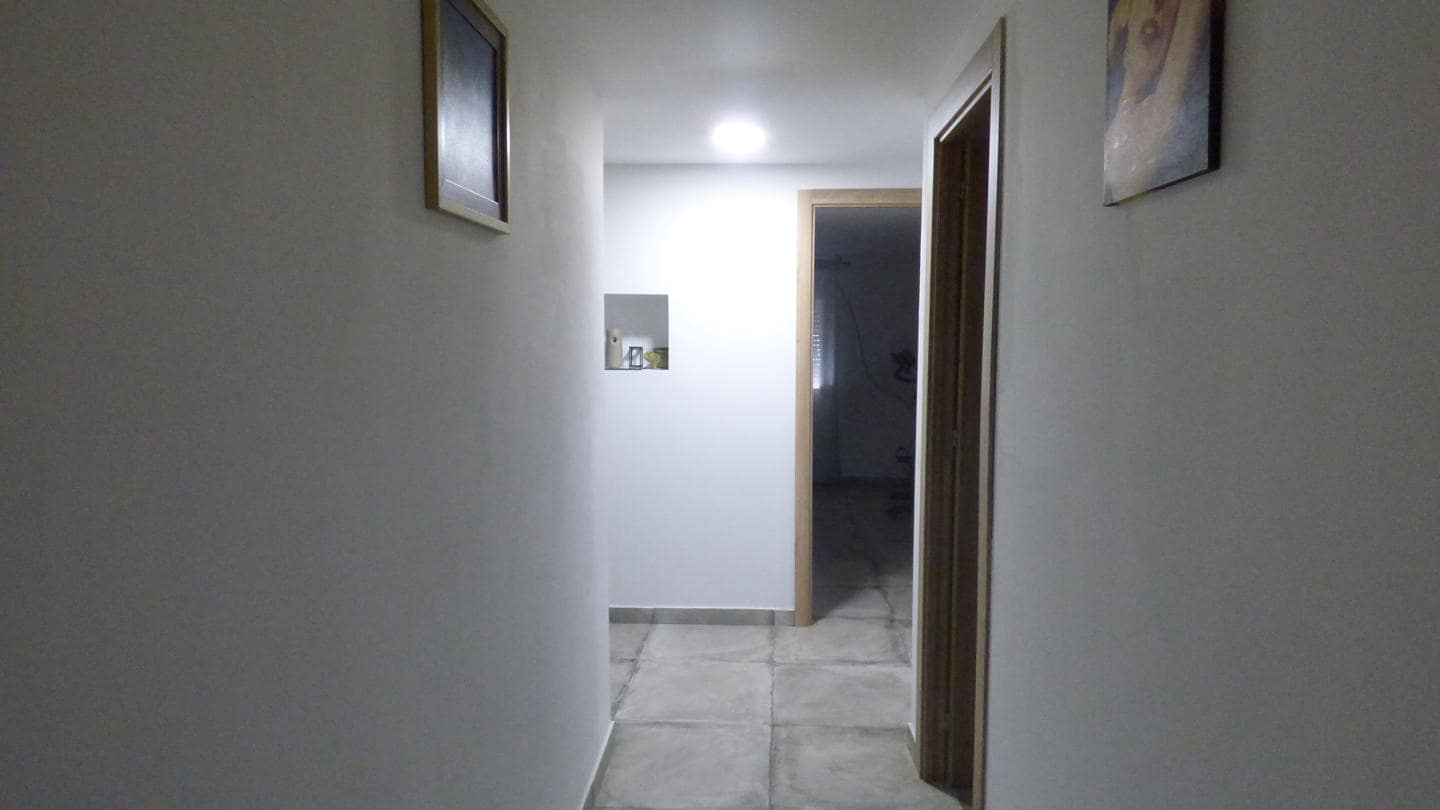 7 slaapkamer Villa te koop in Montroy met zwembad garage - € 275.000 (Ref: 8218133)