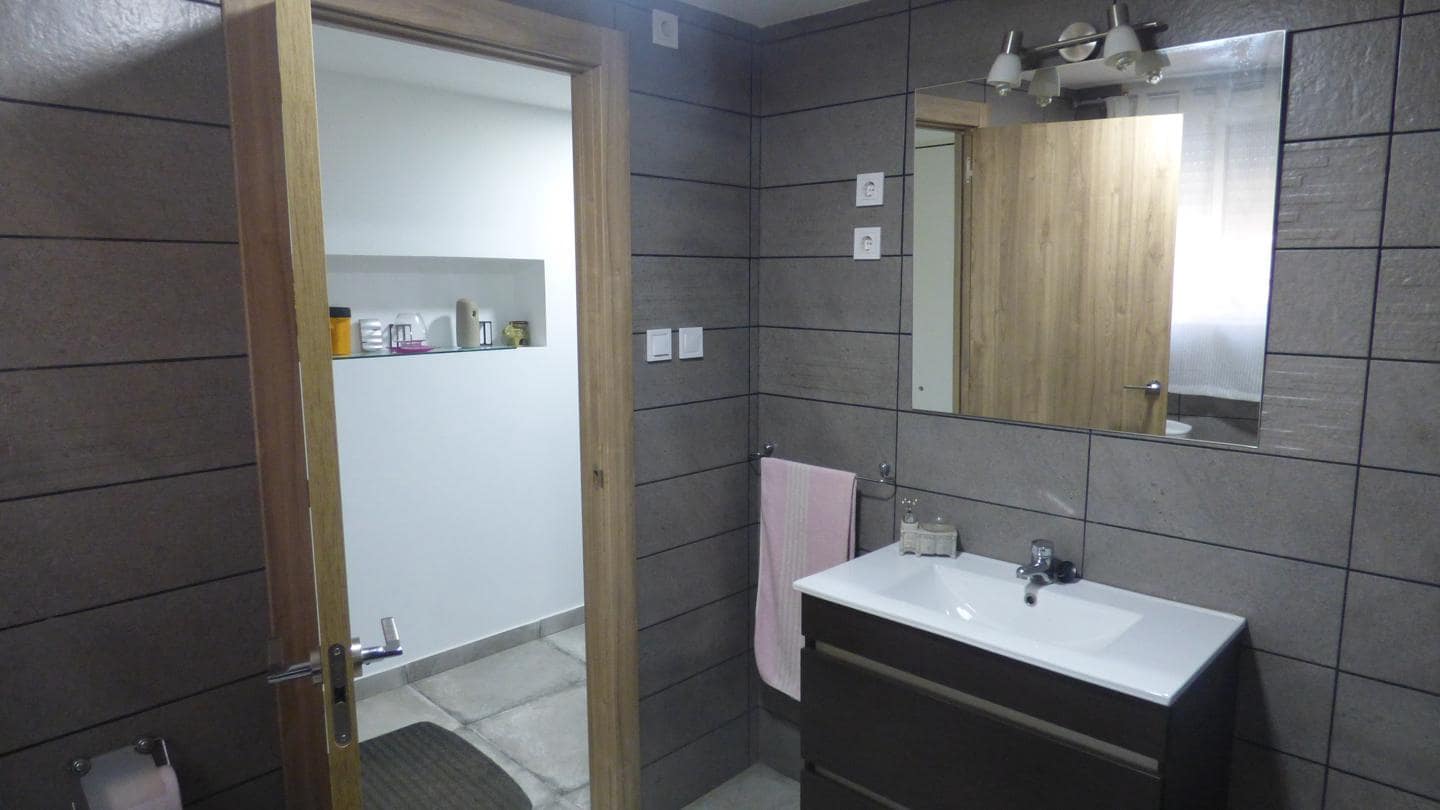 7 slaapkamer Villa te koop in Montroy met zwembad garage - € 275.000 (Ref: 8218133)