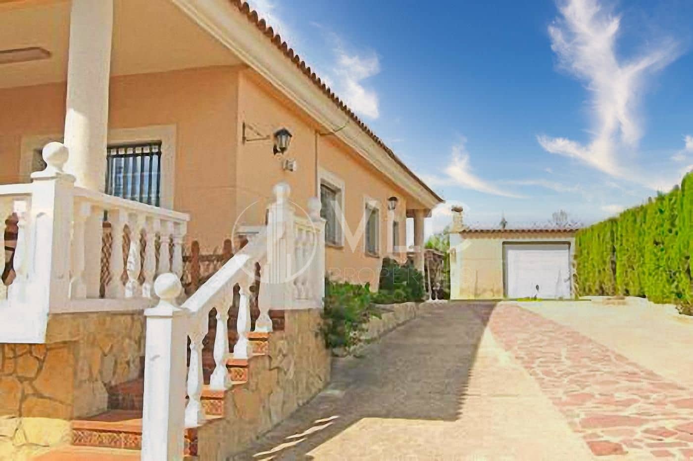 4 soveværelse Villa til salg i Montserrat med swimmingpool garage - € 294.000 (Ref: 8435036)