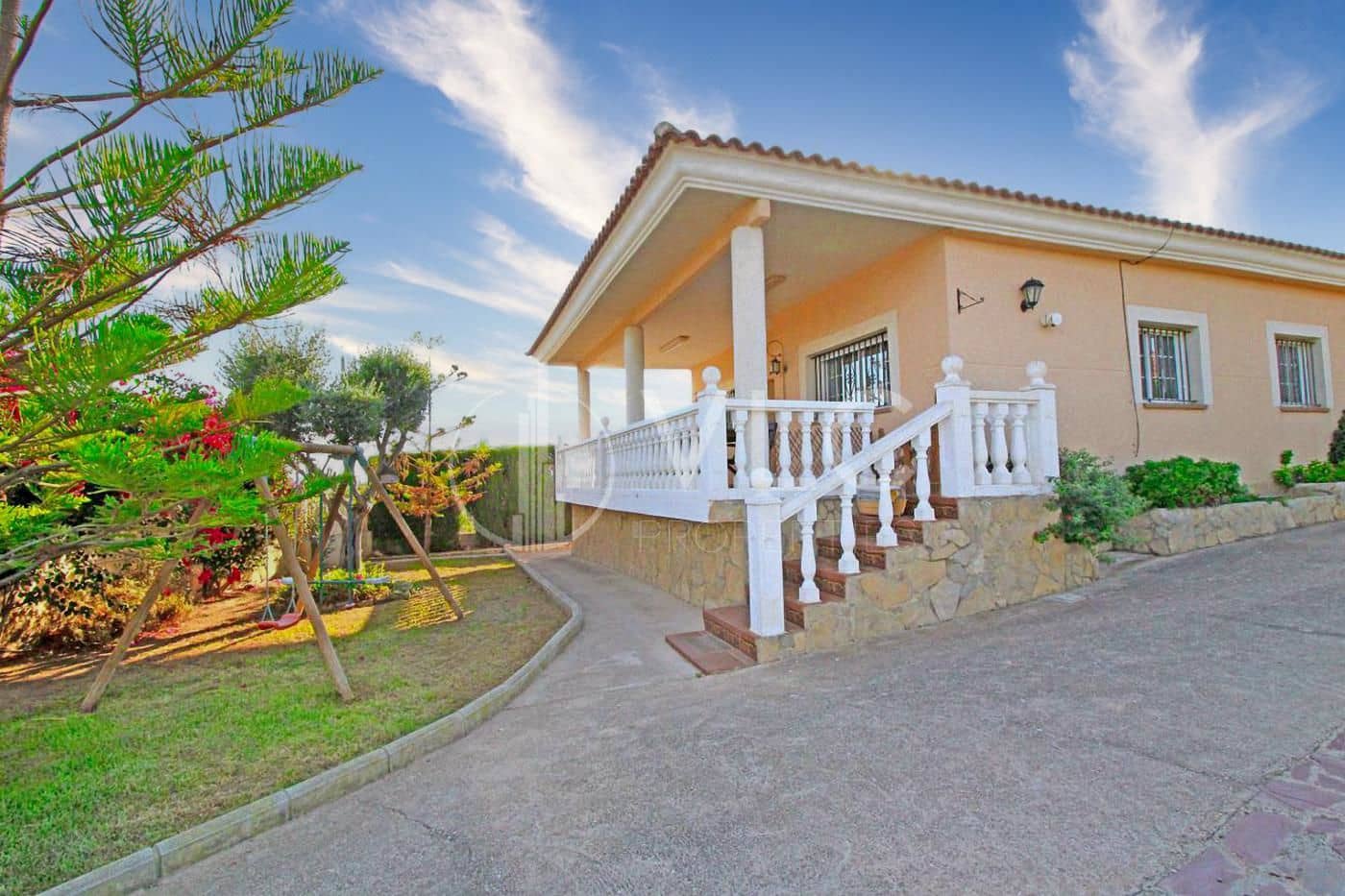 4 soveværelse Villa til salg i Montserrat med swimmingpool garage - € 294.000 (Ref: 8435036)