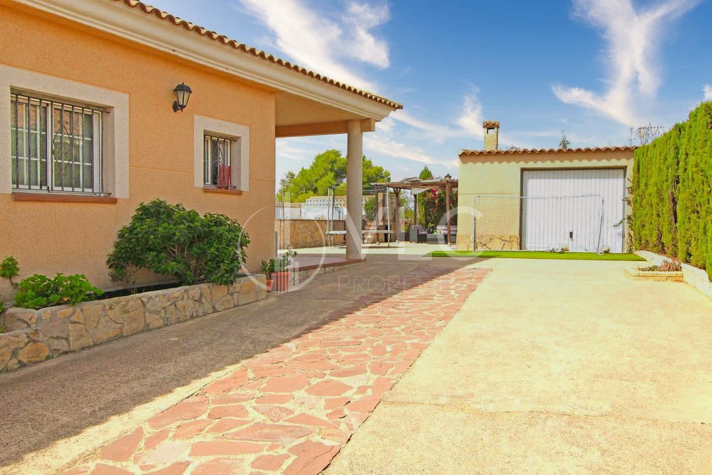 4 soveværelse Villa til salg i Montserrat med swimmingpool garage - € 294.000 (Ref: 8435036)