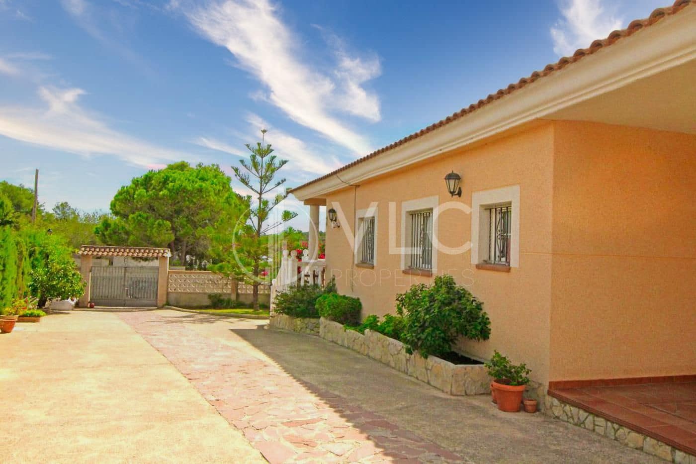 4 soveværelse Villa til salg i Montserrat med swimmingpool garage - € 294.000 (Ref: 8435036)