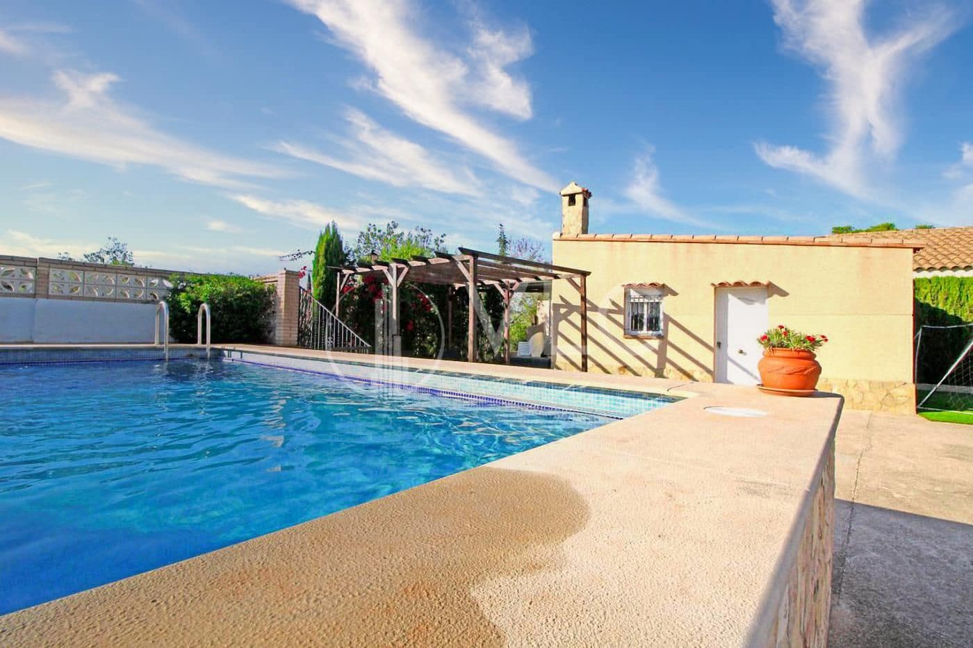 4 soveværelse Villa til salg i Montserrat med swimmingpool garage - € 294.000 (Ref: 8435036)