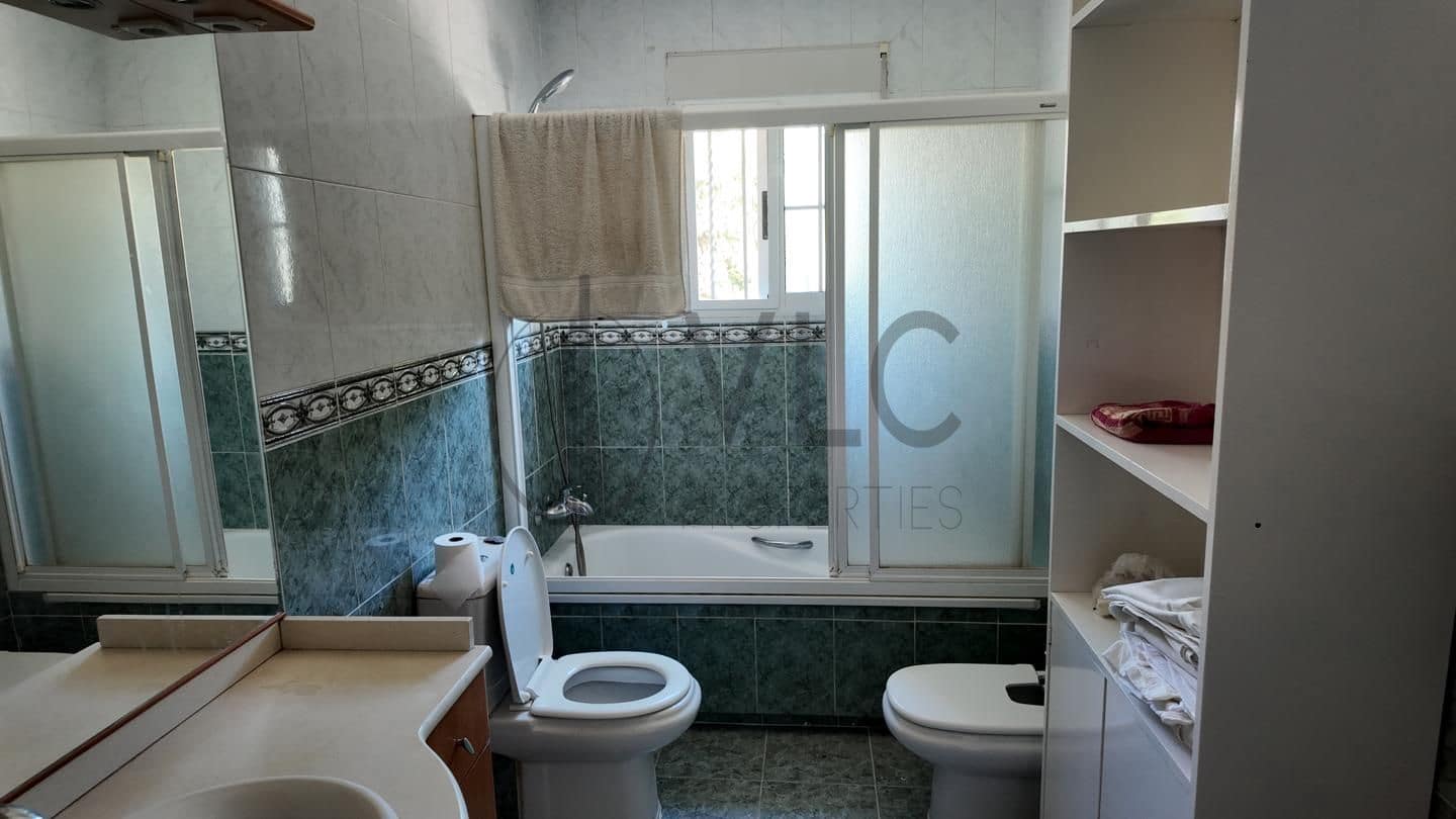 4 soveværelse Villa til salg i Montserrat med swimmingpool garage - € 294.000 (Ref: 8435036)