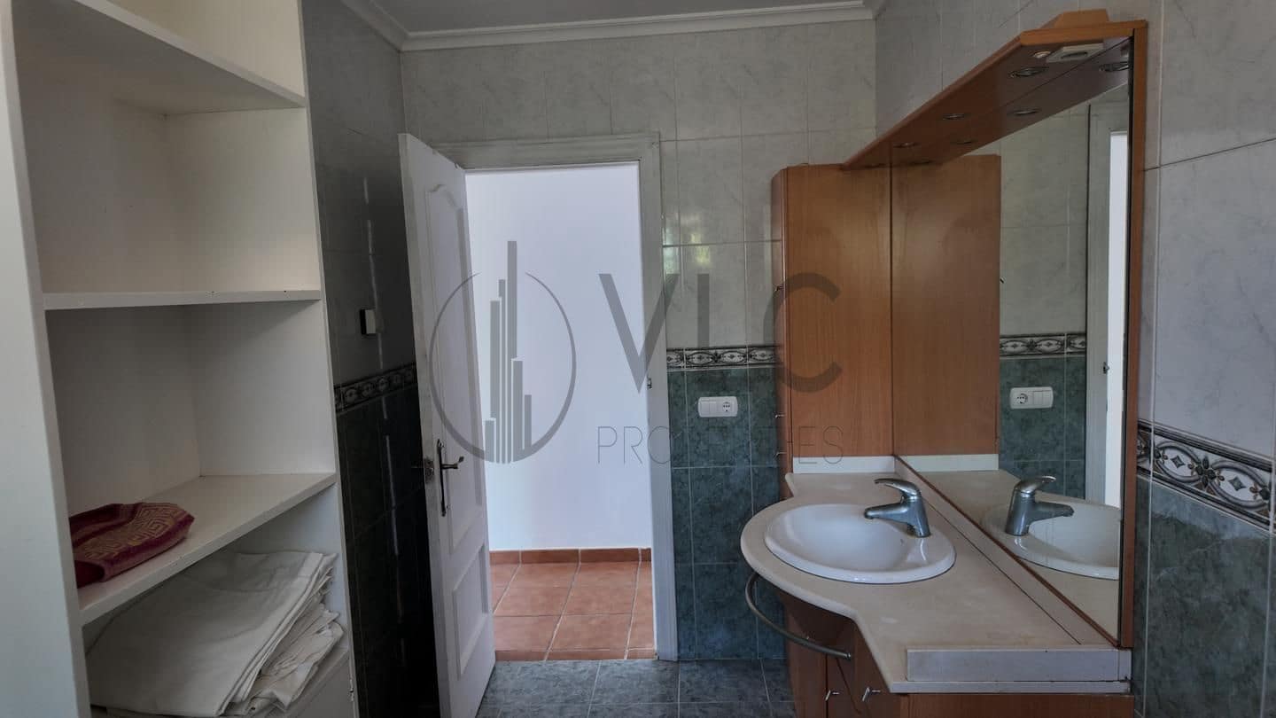 4 soveværelse Villa til salg i Montserrat med swimmingpool garage - € 294.000 (Ref: 8435036)