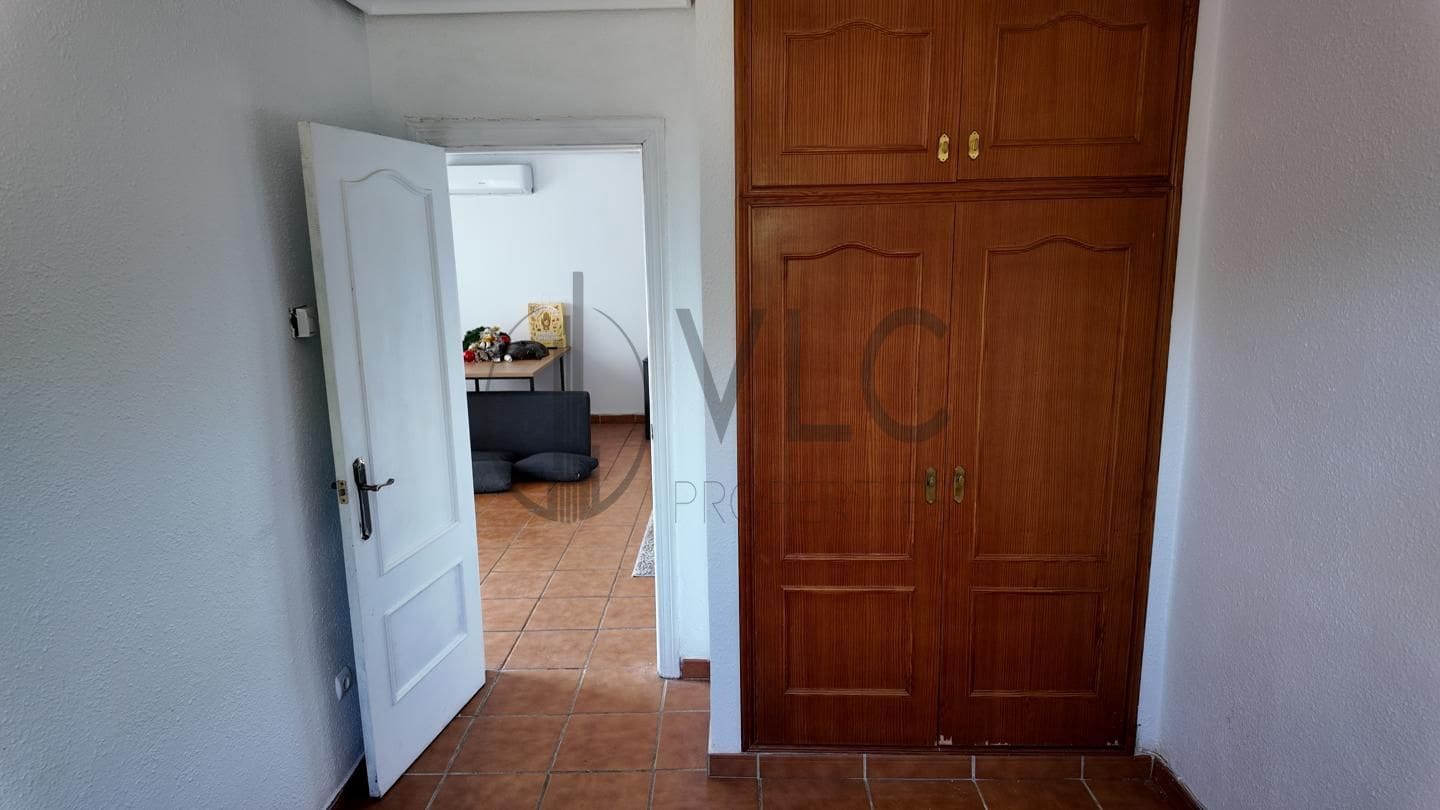 4 soveværelse Villa til salg i Montserrat med swimmingpool garage - € 294.000 (Ref: 8435036)