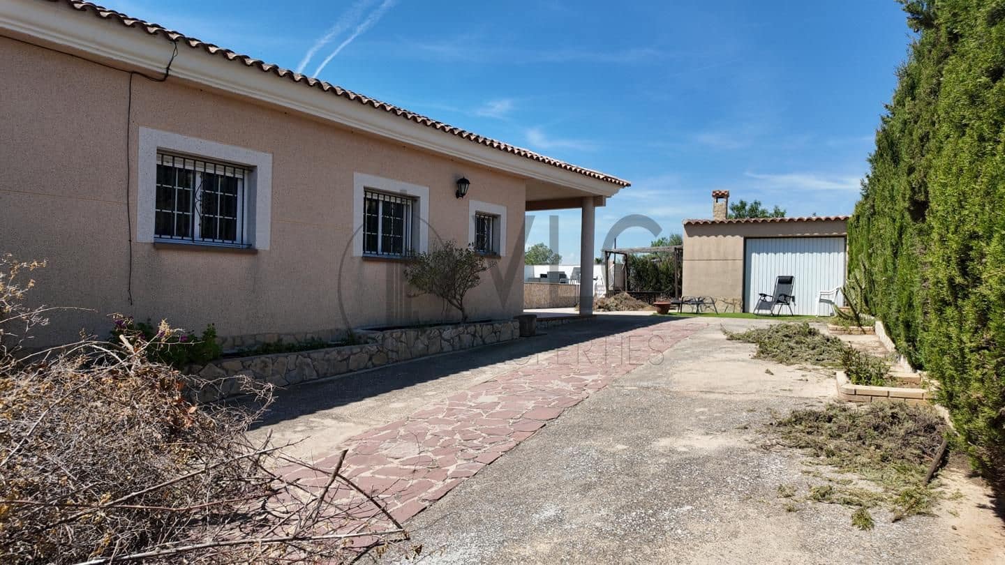 4 soveværelse Villa til salg i Montserrat med swimmingpool garage - € 294.000 (Ref: 8435036)