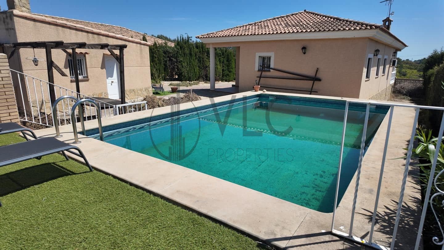 4 soveværelse Villa til salg i Montserrat med swimmingpool garage - € 294.000 (Ref: 8435036)