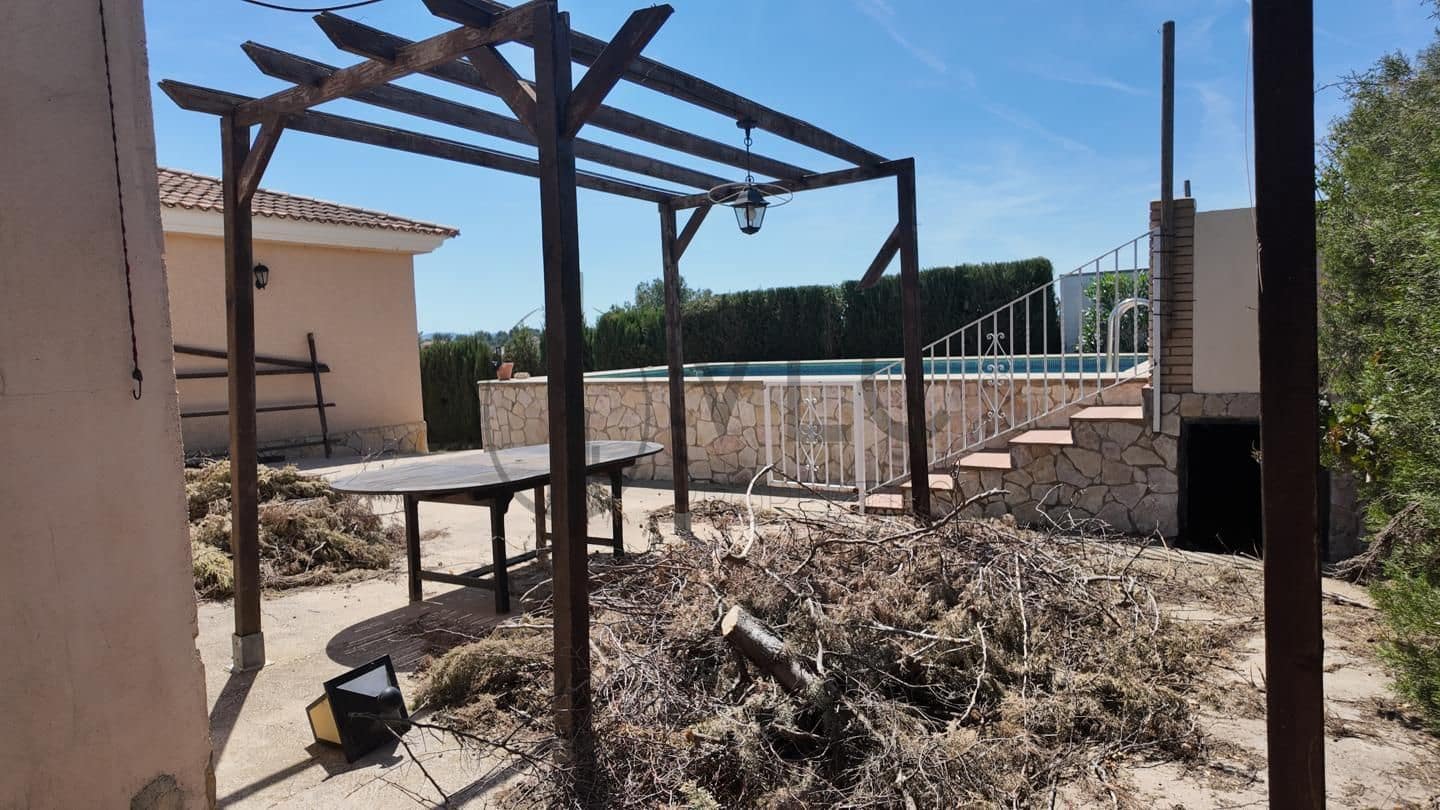 4 soveværelse Villa til salg i Montserrat med swimmingpool garage - € 294.000 (Ref: 8435036)