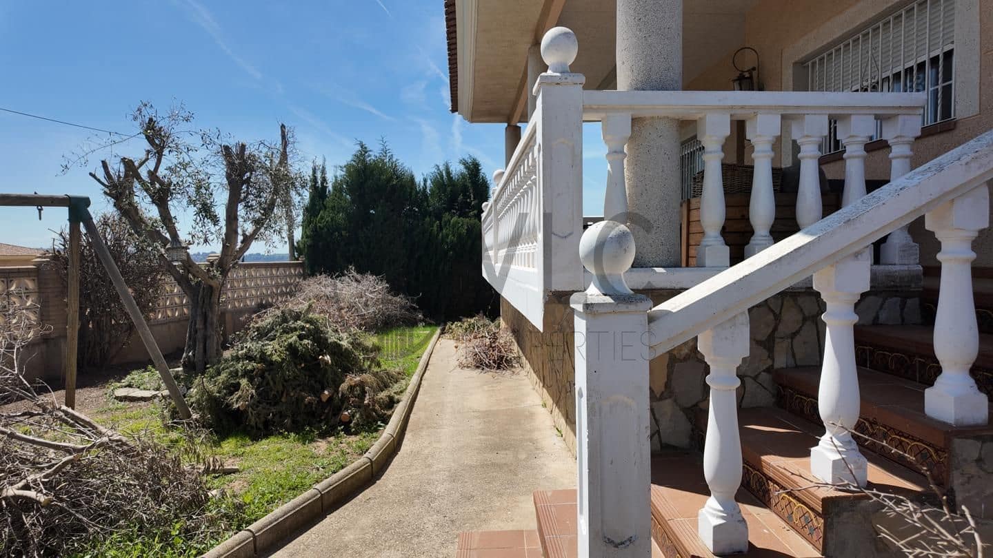 4 soveværelse Villa til salg i Montserrat med swimmingpool garage - € 294.000 (Ref: 8435036)