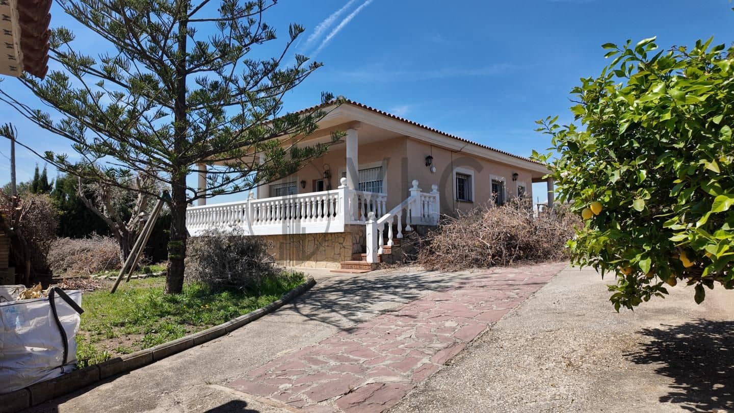 4 soveværelse Villa til salg i Montserrat med swimmingpool garage - € 294.000 (Ref: 8435036)