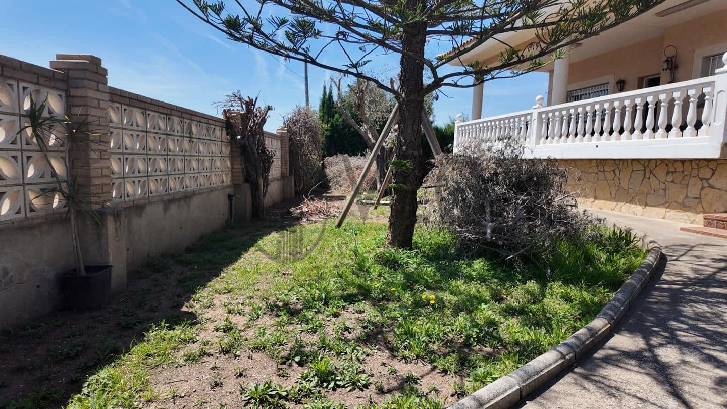 4 soveværelse Villa til salg i Montserrat med swimmingpool garage - € 294.000 (Ref: 8435036)