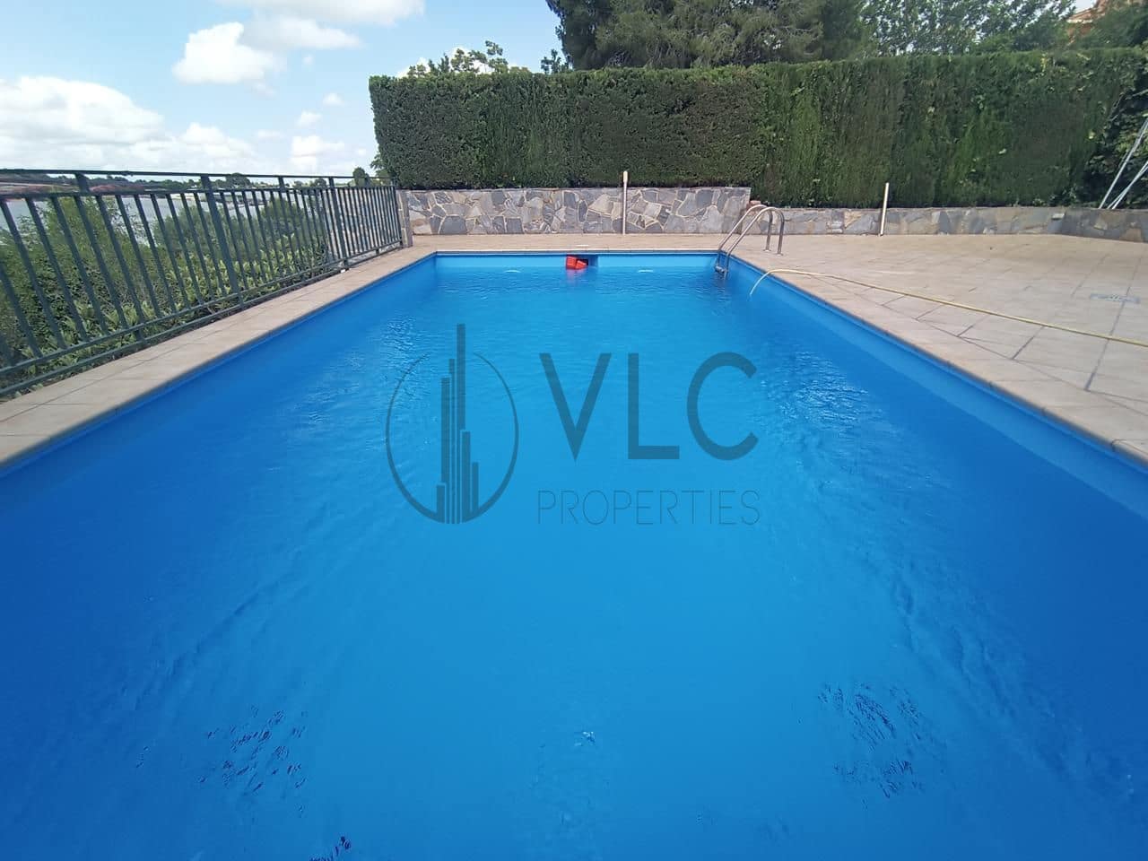 5 soveværelse Villa til salg i Montserrat med swimmingpool garage - € 259.000 (Ref: 8910245)