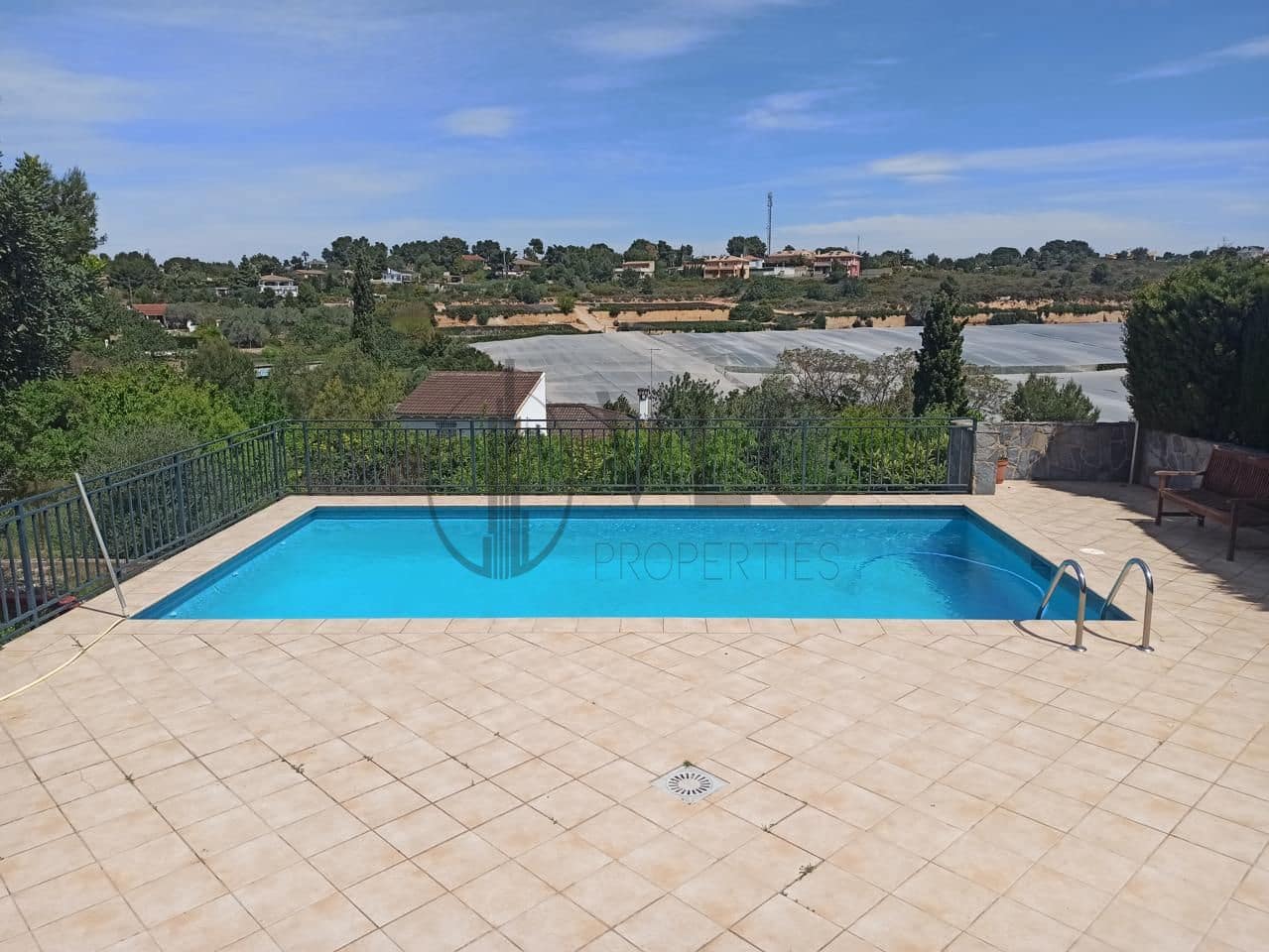 5 soveværelse Villa til salg i Montserrat med swimmingpool garage - € 259.000 (Ref: 8910245)