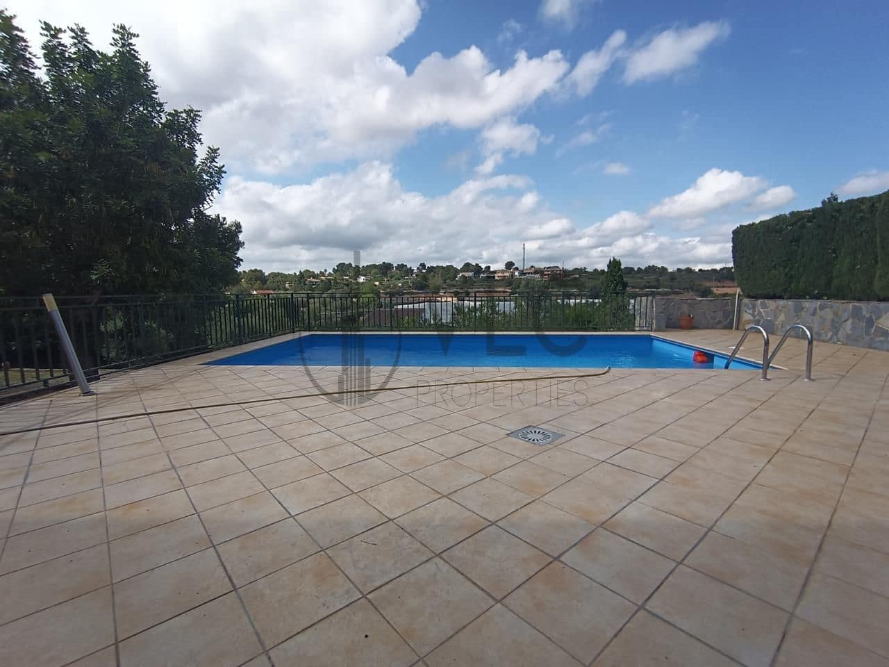 5 soveværelse Villa til salg i Montserrat med swimmingpool garage - € 259.000 (Ref: 8910245)