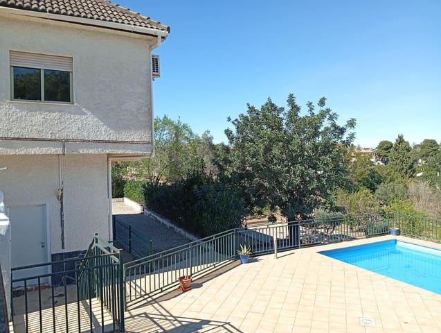 5 slaapkamer Villa te koop in Montserrat met zwembad garage - € 239.000 (Ref: 8910245)