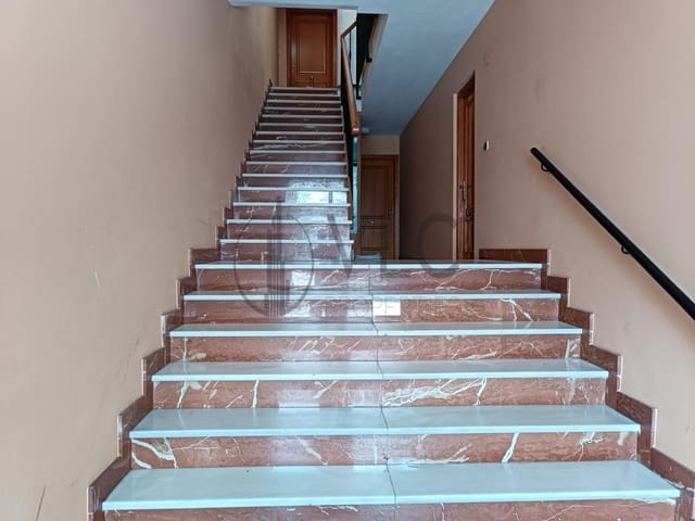 4 bedroom Flat for sale in Piles with garage - € 169,000 (Ref: 8959762)