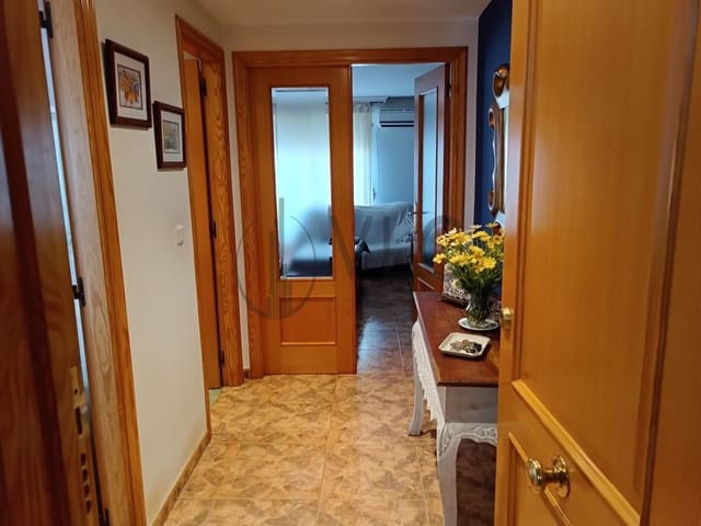 4 bedroom Flat for sale in Piles with garage - € 169,000 (Ref: 8959762)