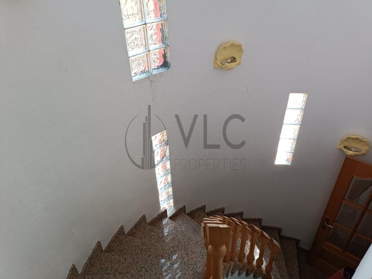 7 soveværelse Villa til salg i Montroy med swimmingpool garage - € 295.000 (Ref: 9022009)