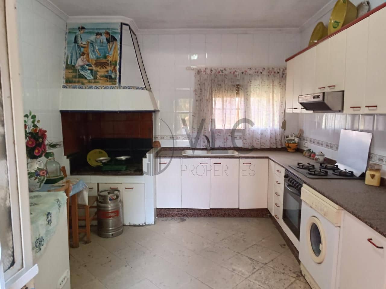 7 soveværelse Villa til salg i Montroy med swimmingpool garage - € 295.000 (Ref: 9022009)