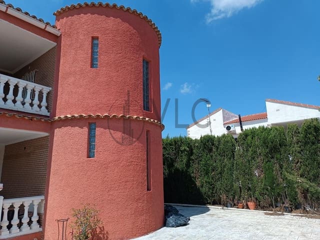 7 bedroom Villa for sale in Montroy with pool garage - € 295,000 (Ref: 9022009)