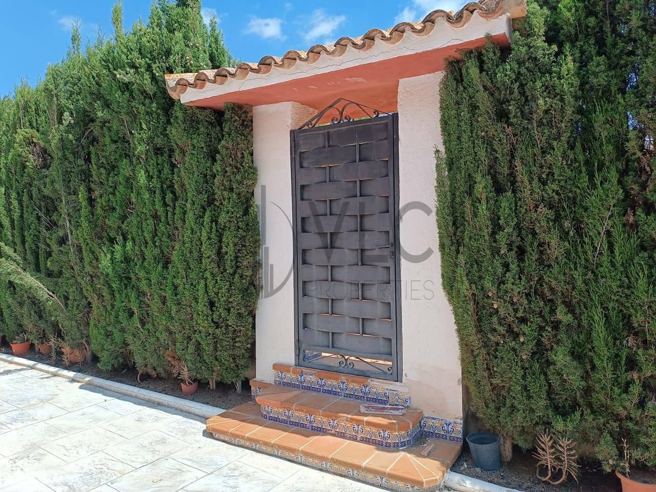 7 soveværelse Villa til salg i Montroy med swimmingpool garage - € 295.000 (Ref: 9022009)