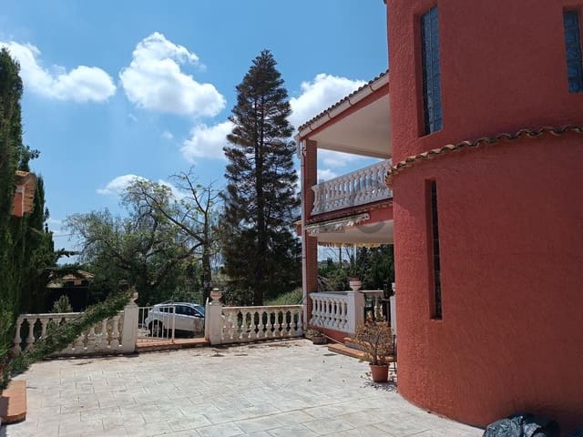 7 bedroom Villa for sale in Montroy with pool garage - € 295,000 (Ref: 9022009)