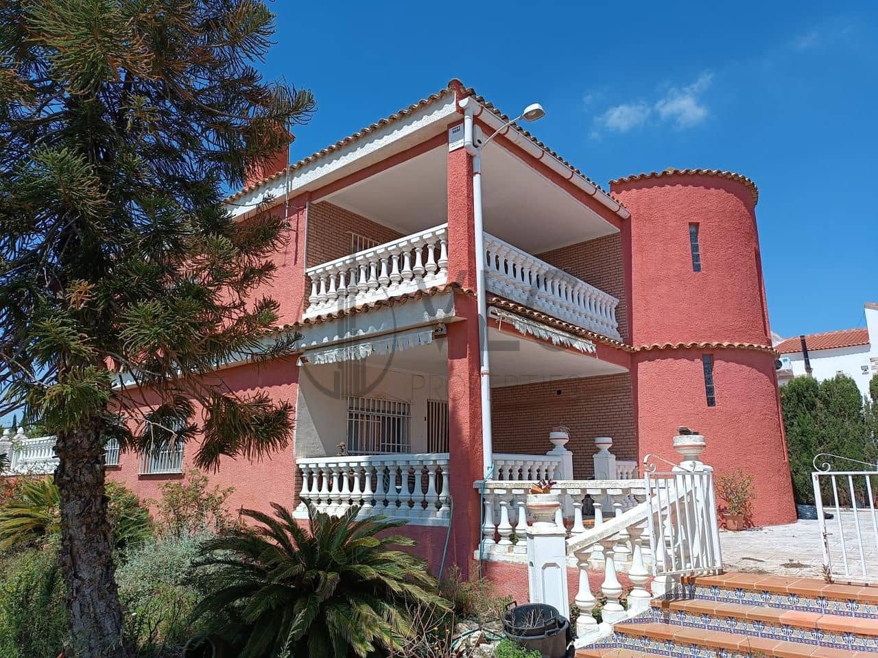 7 soveværelse Villa til salg i Montroy med swimmingpool garage - € 295.000 (Ref: 9022009)