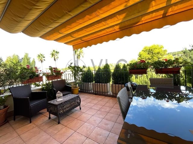 Chalet de 3 habitaciones en Chiva en venta con piscina - 287.000 € (Ref: 9115451)