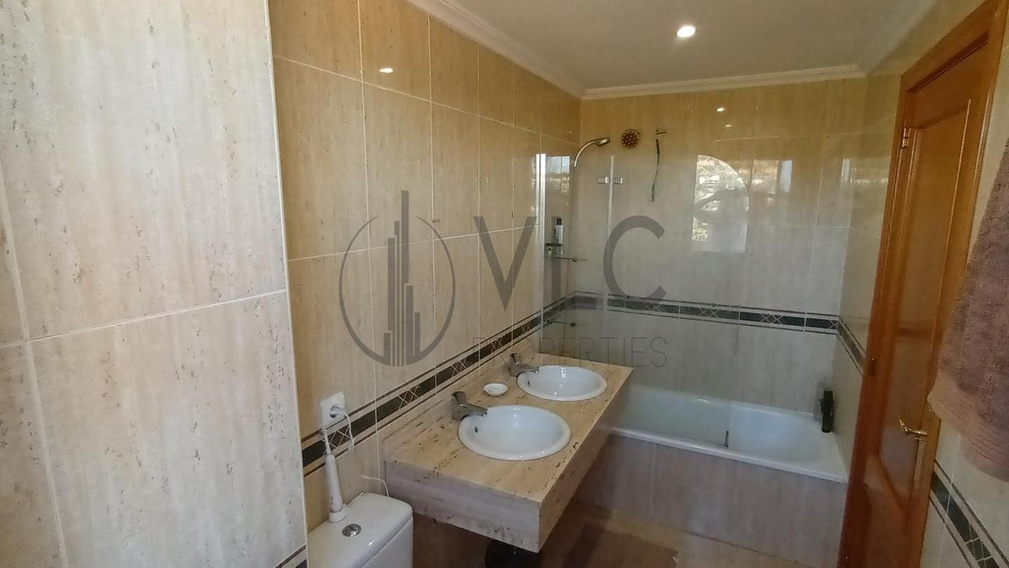 3 soverom Villa til salgs i Chiva med svømmebasseng garasje - € 299 500 (Ref: 9235963)