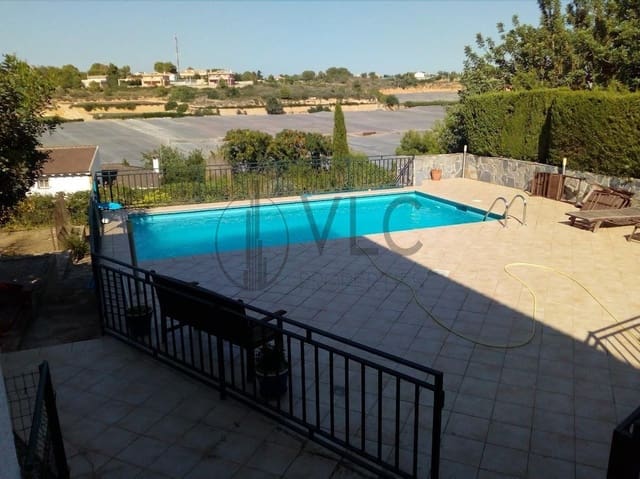 5 bedroom Villa for sale in Montserrat with pool garage - € 239,000 (Ref: 9619490)