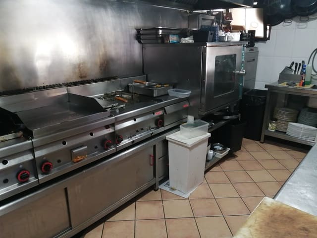 Kaupallinen myytävänä paikassa La Nucia - 270 000 € (Ref: 7061460)