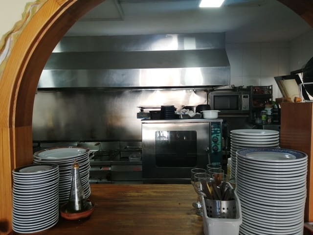 Kaupallinen myytävänä paikassa La Nucia - 270 000 € (Ref: 7061460)