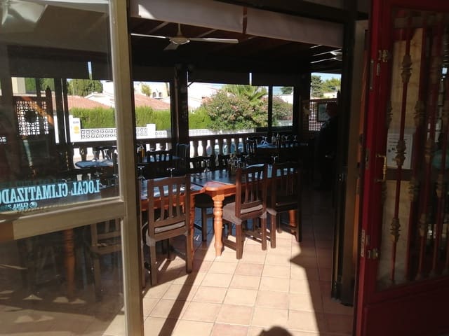 Kaupallinen myytävänä paikassa La Nucia - 270 000 € (Ref: 7061460)