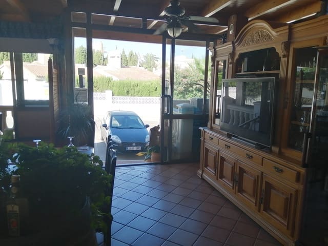 Kaupallinen myytävänä paikassa La Nucia - 270 000 € (Ref: 7061460)