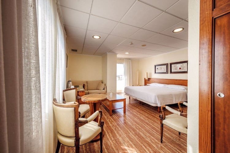 50 quarto Comercial para venda em Torrevieja com piscina - 6 000 000 € (Ref: 7904502)