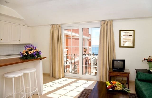 28 quarto Comercial para venda em Torrevieja com piscina - 4 500 000 € (Ref: 7904503)