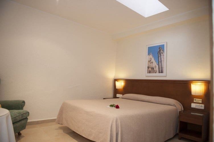 28 sypialnia Komercyjne na sprzedaż w Torrevieja z basenem - 4 500 000 € (Ref: 7904503)