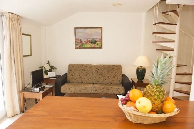 28 quarto Comercial para venda em Torrevieja com piscina - 4 500 000 € (Ref: 7904503)