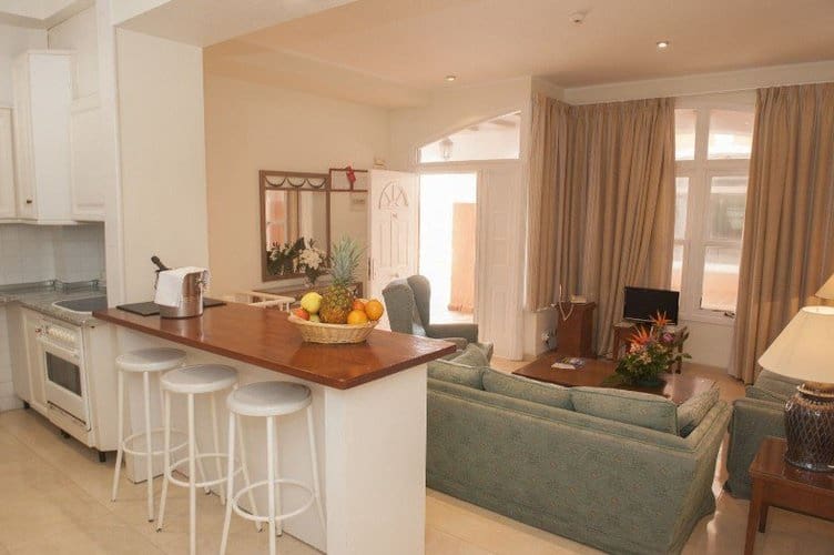 28 sypialnia Komercyjne na sprzedaż w Torrevieja z basenem - 4 500 000 € (Ref: 7904503)