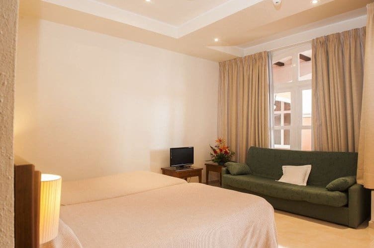 28 sypialnia Komercyjne na sprzedaż w Torrevieja z basenem - 4 500 000 € (Ref: 7904503)