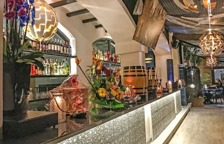 28 sypialnia Komercyjne na sprzedaż w Torrevieja z basenem - 4 500 000 € (Ref: 7904503)