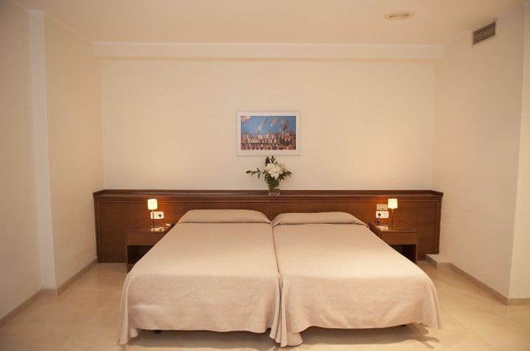 28 sypialnia Komercyjne na sprzedaż w Torrevieja z basenem - 4 500 000 € (Ref: 7904503)