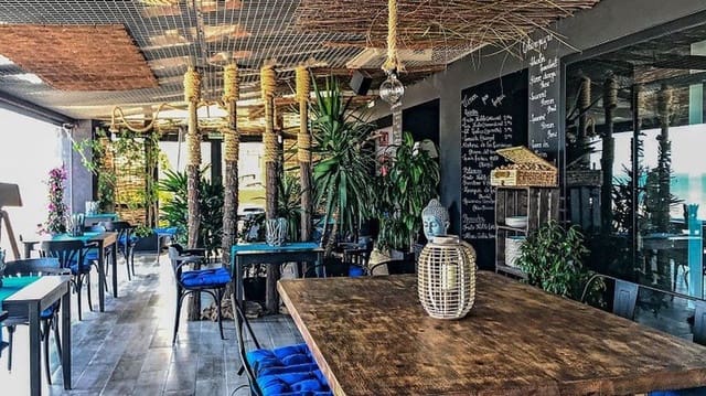 28 quarto Comercial para venda em Torrevieja com piscina - 4 500 000 € (Ref: 7904503)