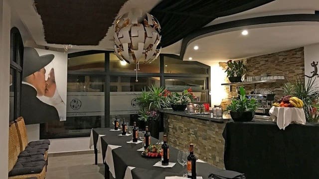 28 quarto Comercial para venda em Torrevieja com piscina - 4 500 000 € (Ref: 7904503)