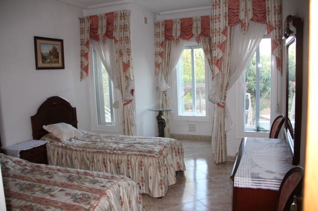 3 Zimmer Villa zu verkaufen in La Nucia mit Pool - 680.000 € (Ref: 8169325)