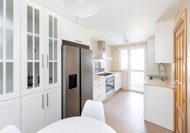 3 chambre Villa/Maison Mitoyenne à vendre à Carretera de la Sierra, Grenade ville - 390 000 € (Ref: 10043096)