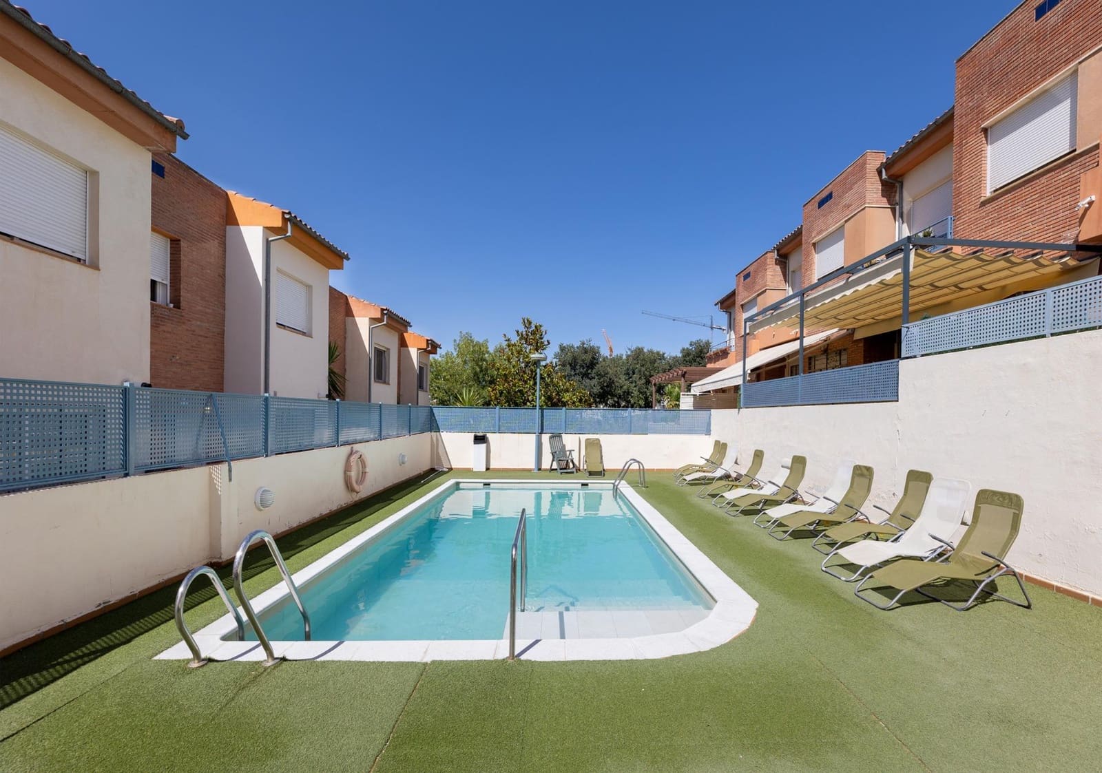3 chambre Villa/Maison Mitoyenne à vendre à Grenade ville avec piscine garage - 390 000 € (Ref: 10043096)