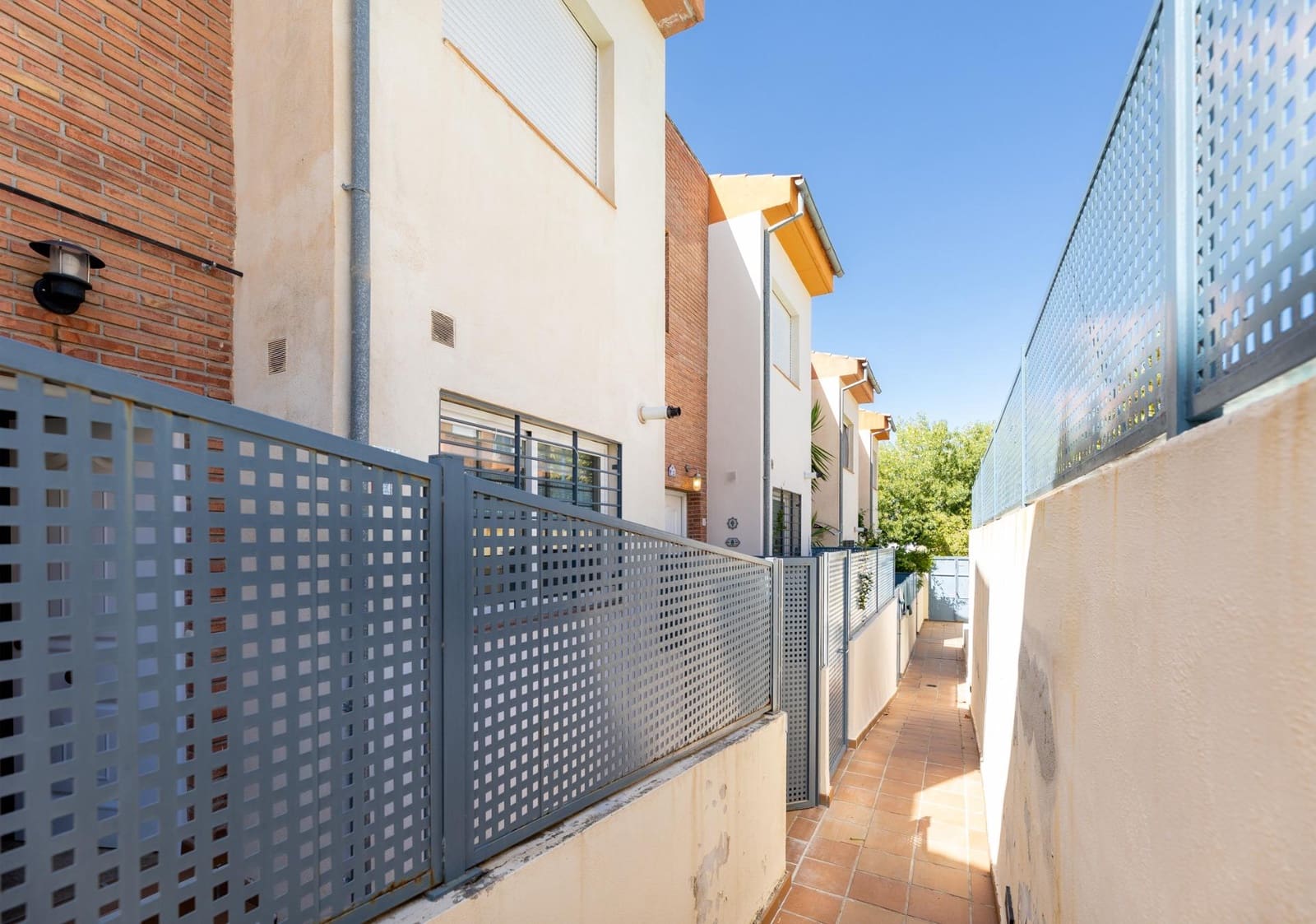 3 chambre Villa/Maison Mitoyenne à vendre à Grenade ville avec piscine garage - 390 000 € (Ref: 10043096)